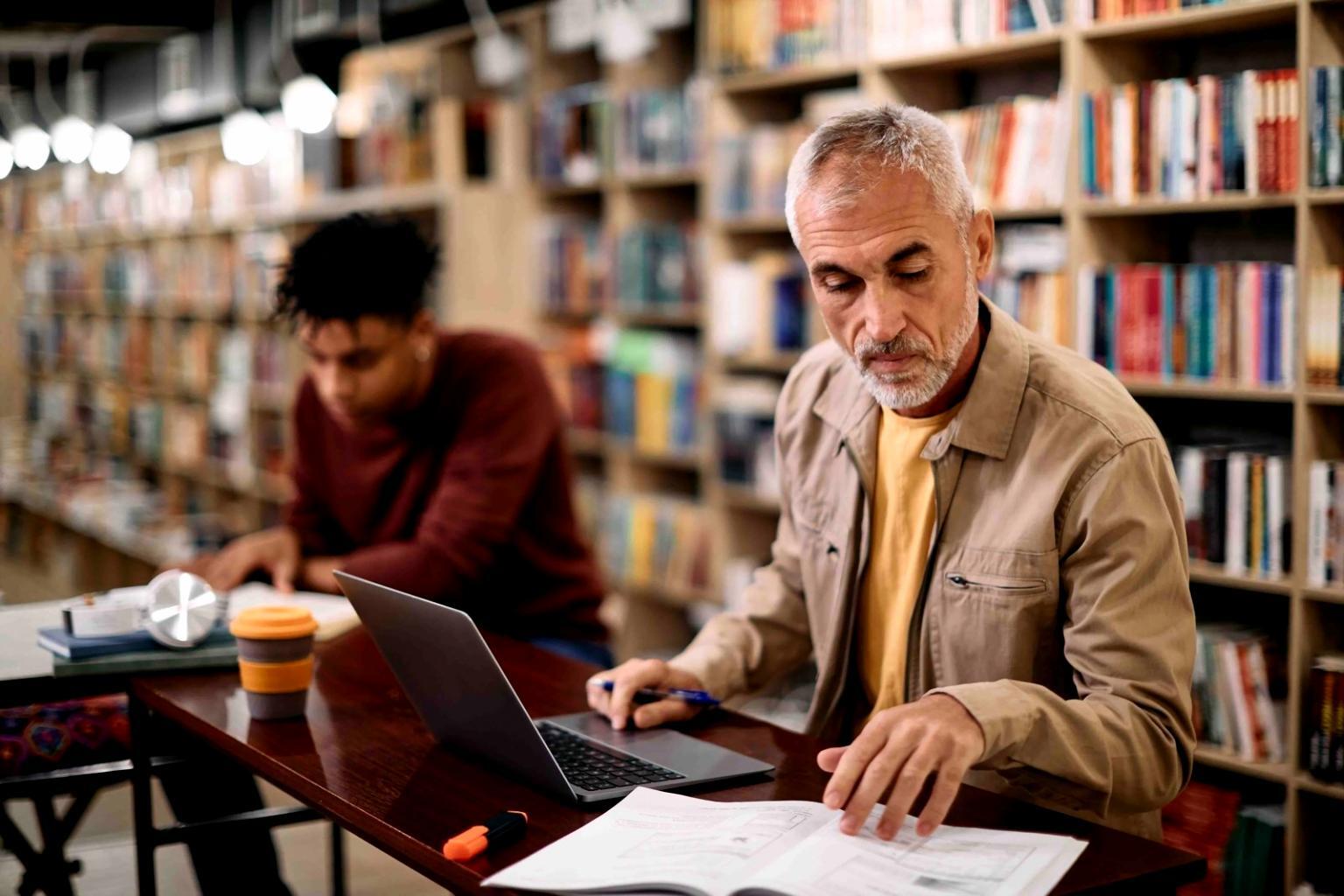 Sesión interactiva de formación SEO con participantes